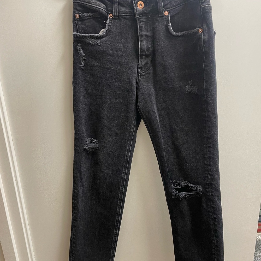 PILCRO-Black Distressed Jeans